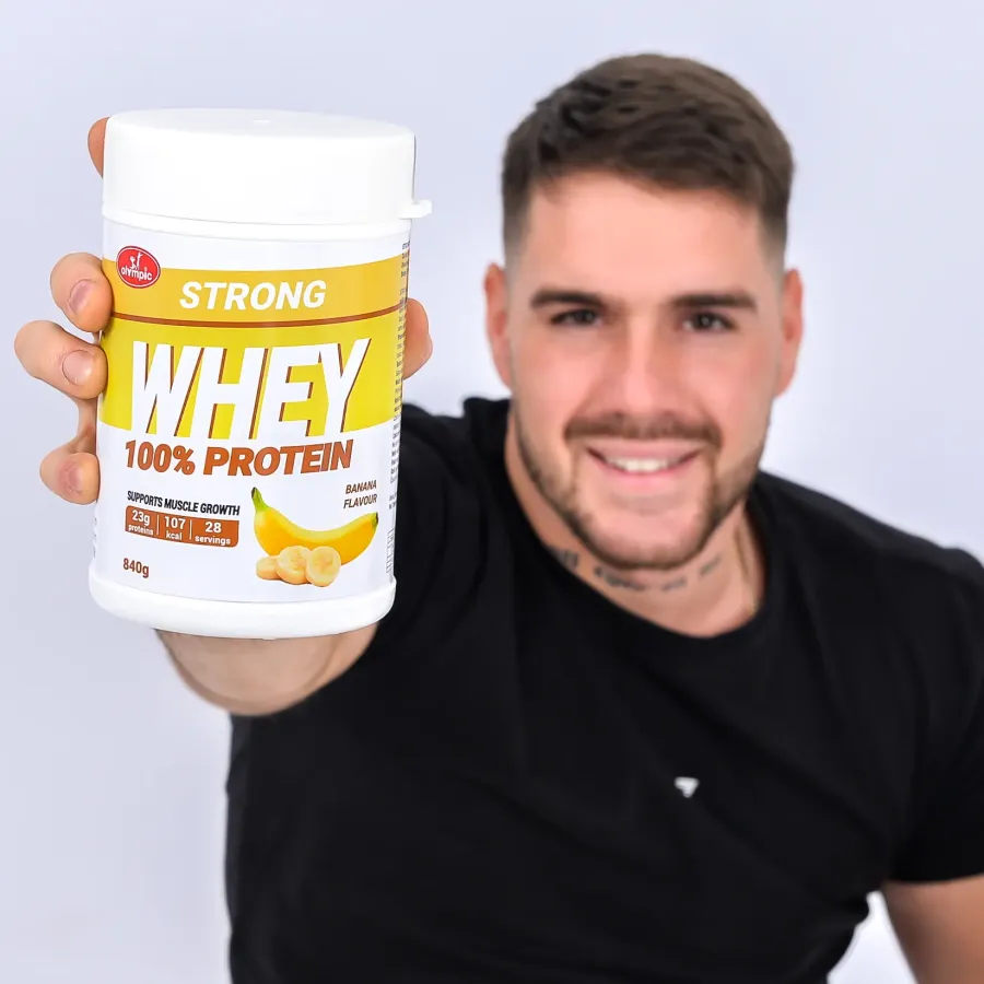 olympic-strong-whey-protein-banana-840g-prednja-strana-model